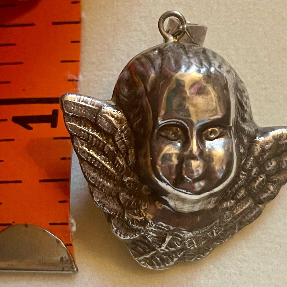CHERUB face w/wings necklace charm - stamped 925 - intricate details - 1.5”x1.5” - Picture 5 of 6